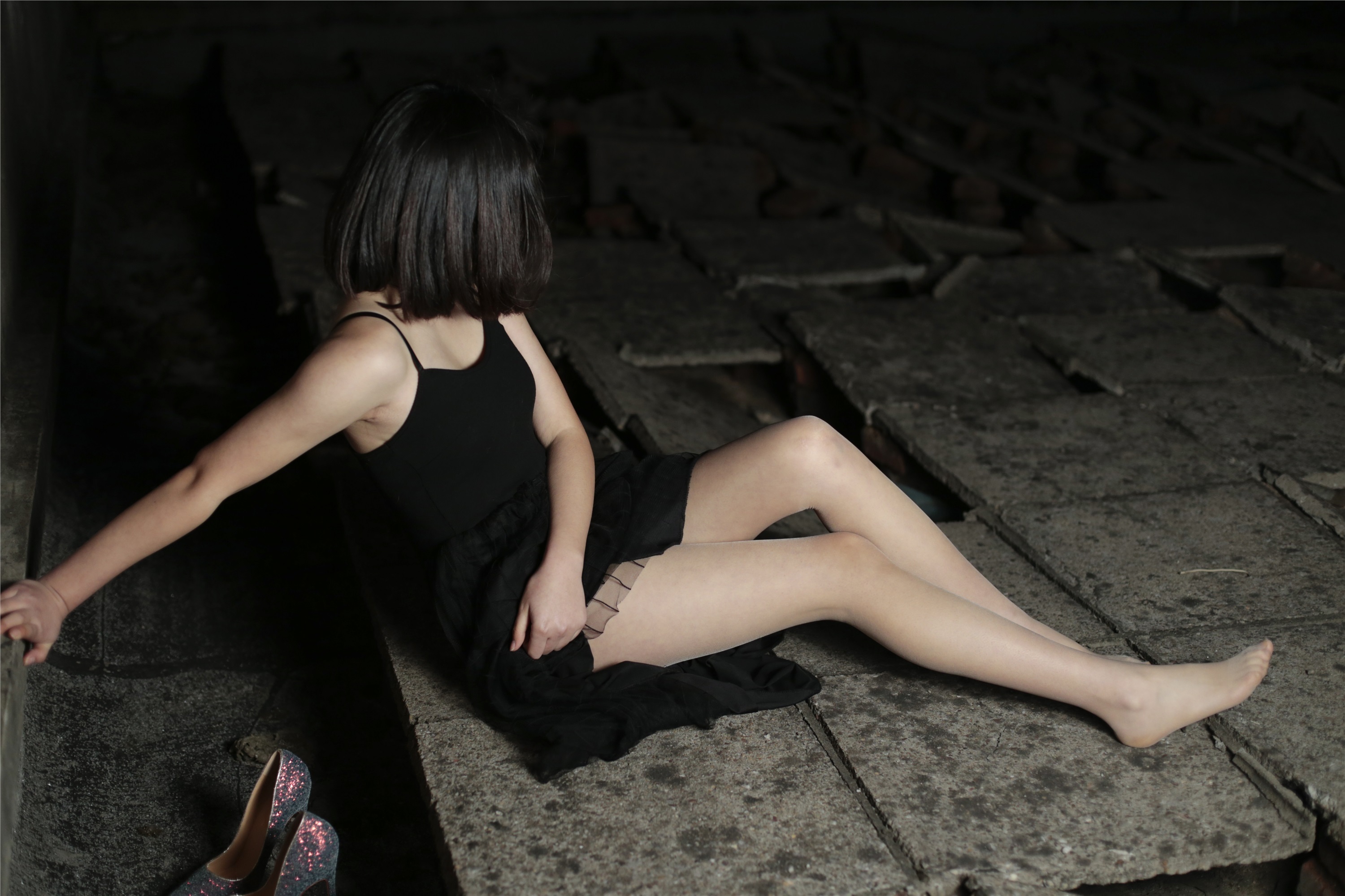 奈丝写真 NO.060 喵璃-从白昼到黑夜，在天台吹吹风